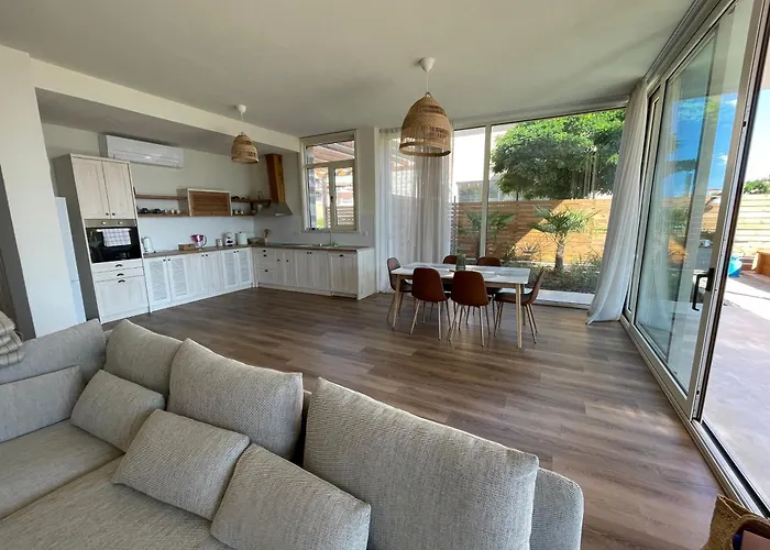 Coral Bay Luxury By Luxury Луксозна вила *